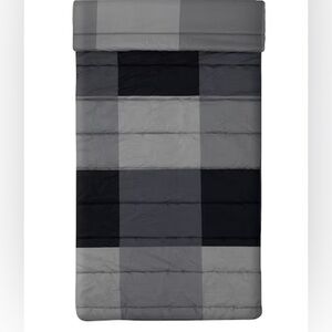 IKEA MYRGRAMAL king Comforter , Black Gray NEW out not in original packaging.